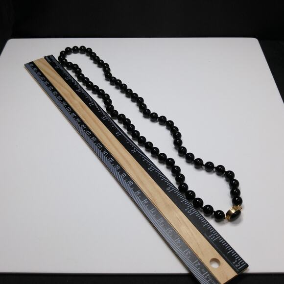 Vintage Onyx Beaded Necklace, Hand Knotted, Gold Tone Clasp, Quartz Tested 1980s - Picture 5 of 10